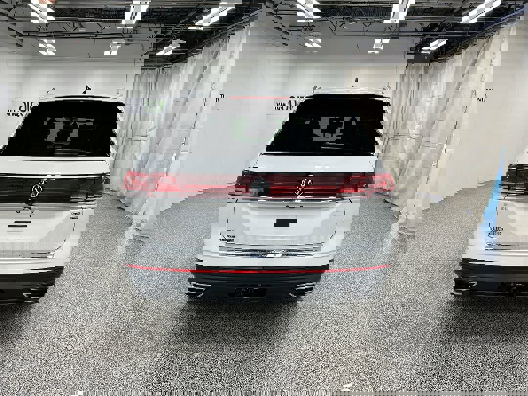 2026 Volkswagen Atlas SEL photo 4