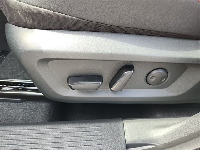 2026 Nissan Rogue SV photo 8