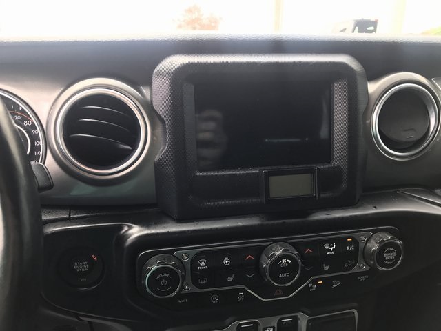 2018 Jeep Wrangler Unlimited Sahara photo 13