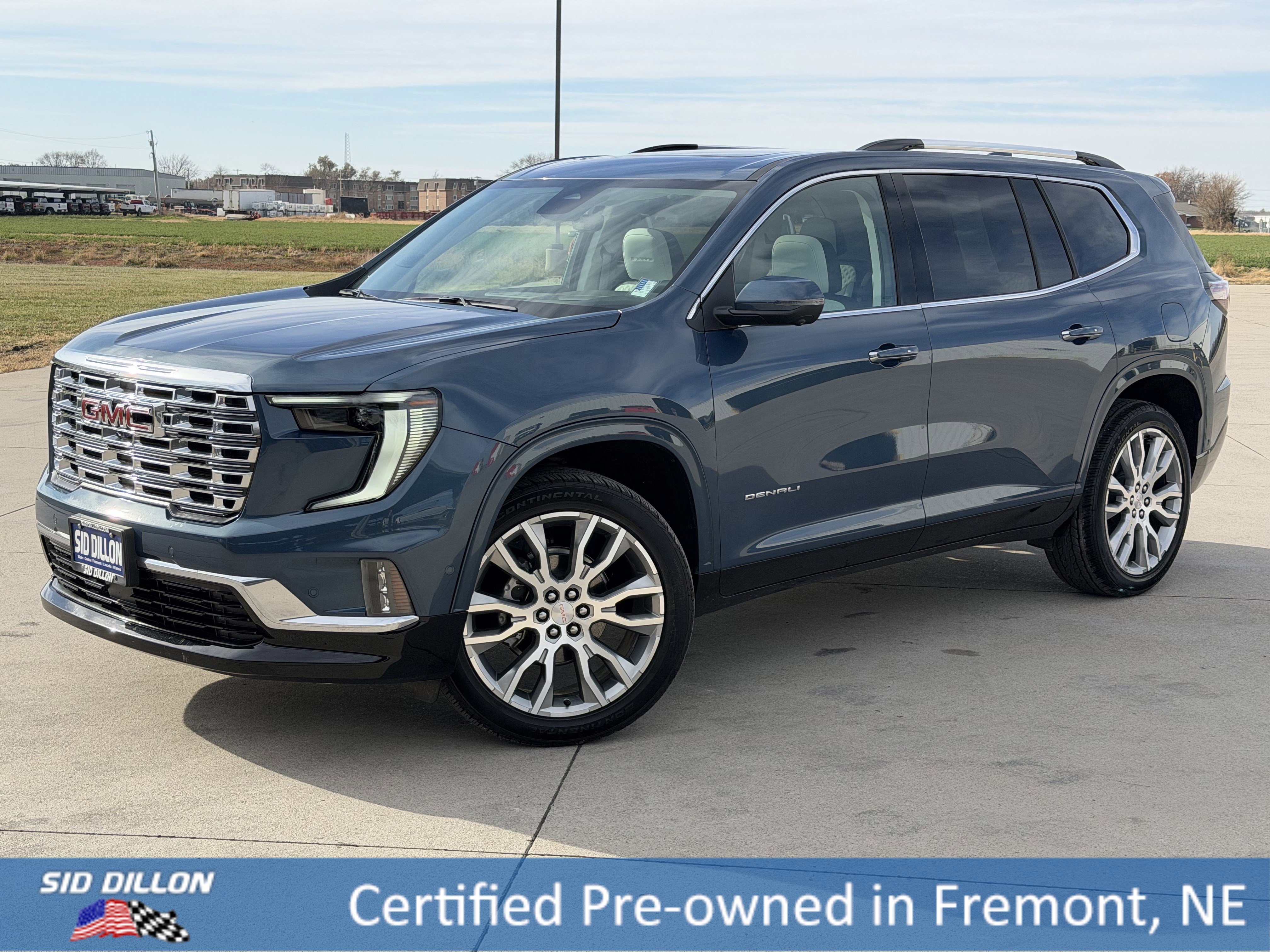 2025 GMC Acadia Denali's photo