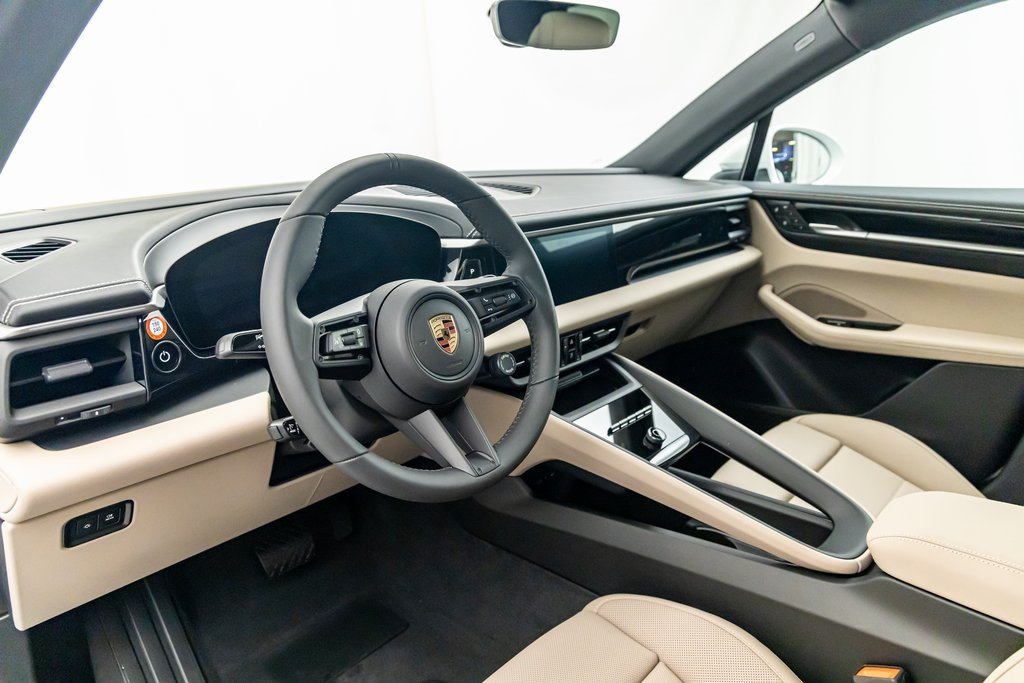 2024 Porsche Macan Electric 4 photo 4