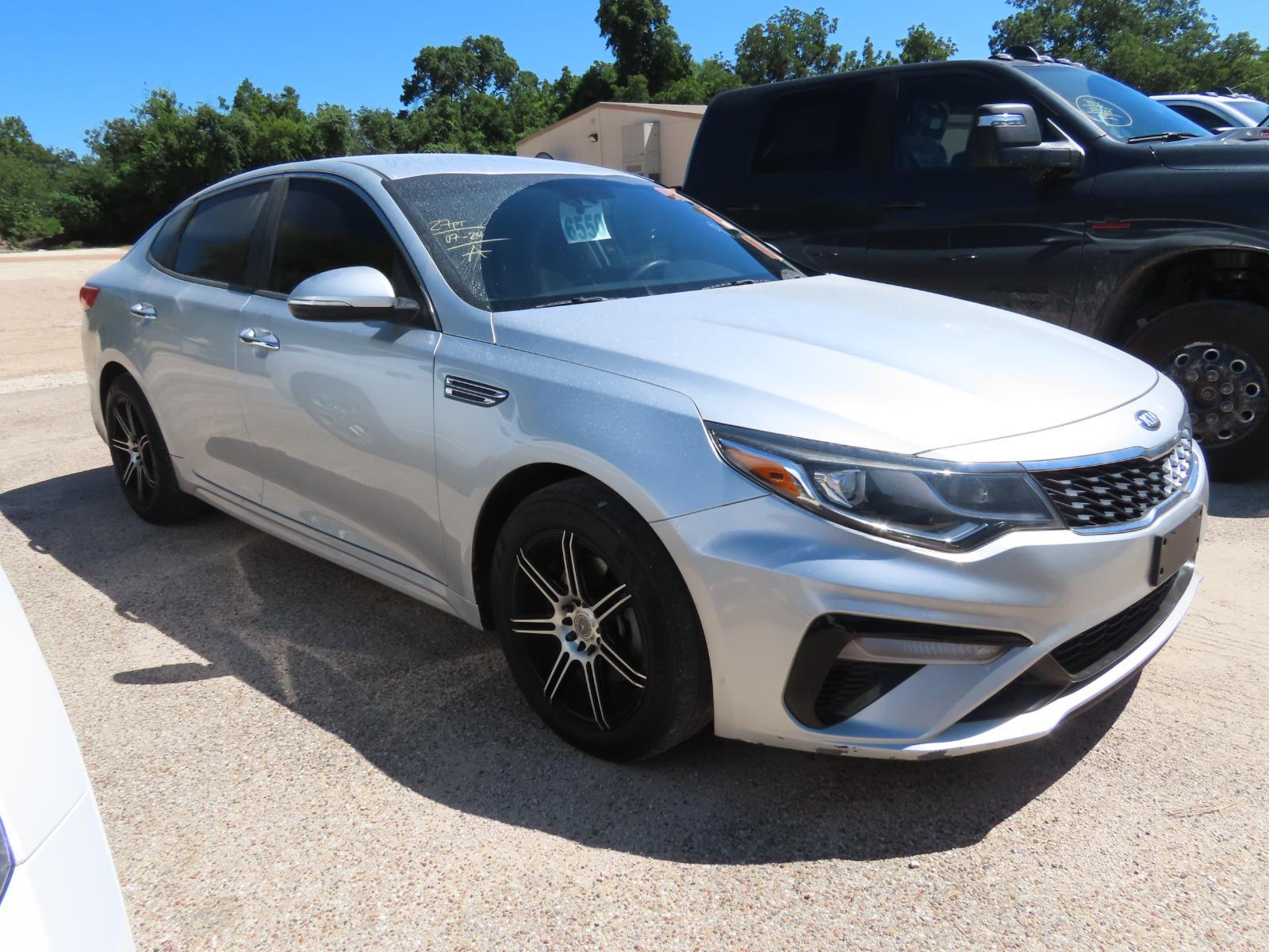 2020 Kia Optima LX photo 3
