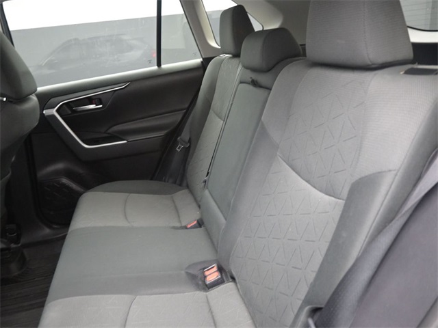 2020 Toyota RAV4 XLE photo 10