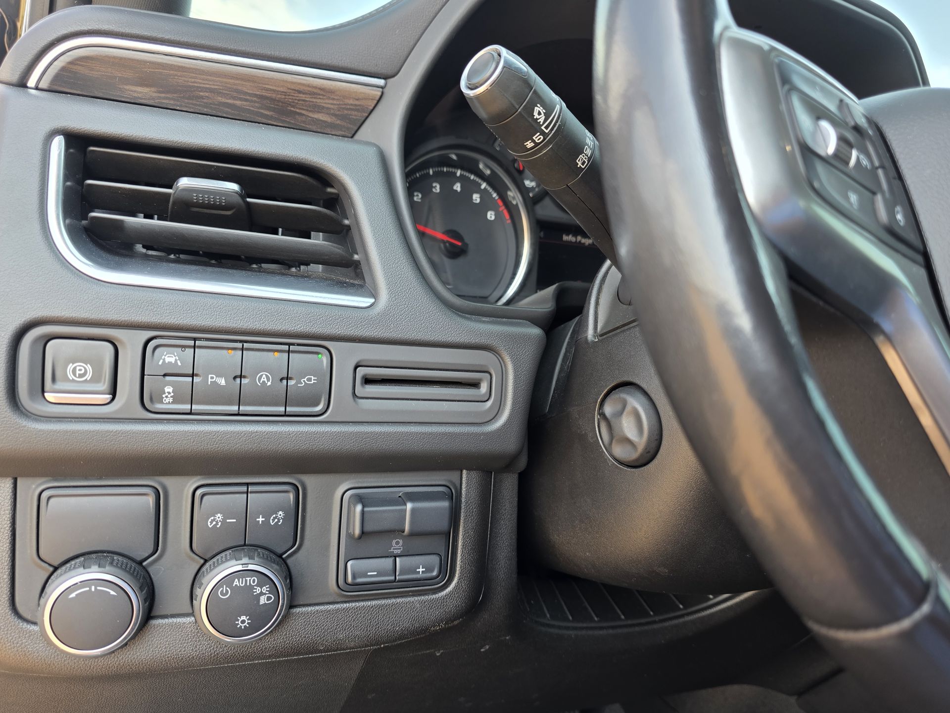 2021 Chevrolet Tahoe LT photo 16