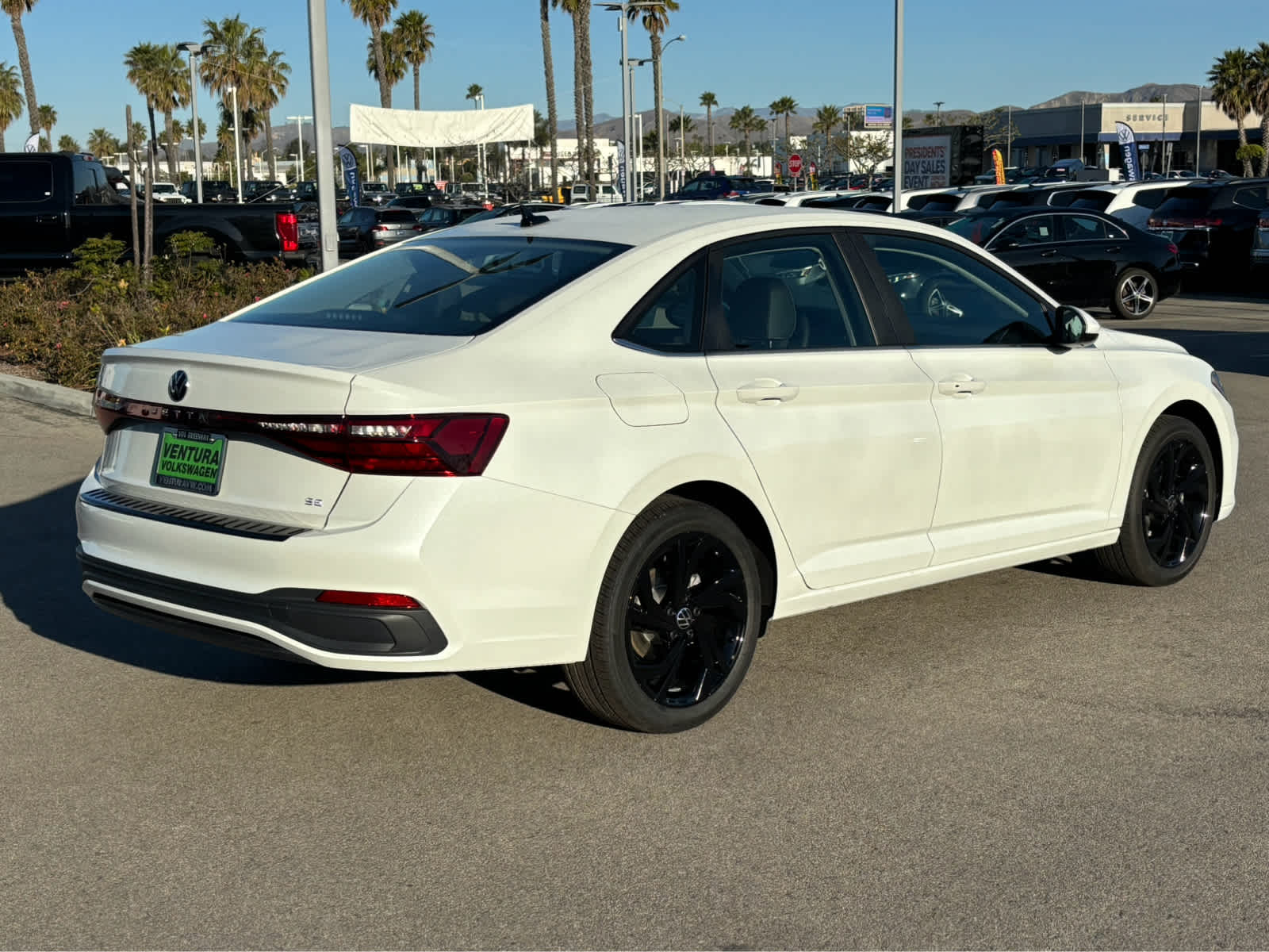 2025 Volkswagen Jetta SE photo 3
