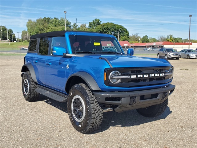 2024 Ford Bronco Outer Banks photo 2