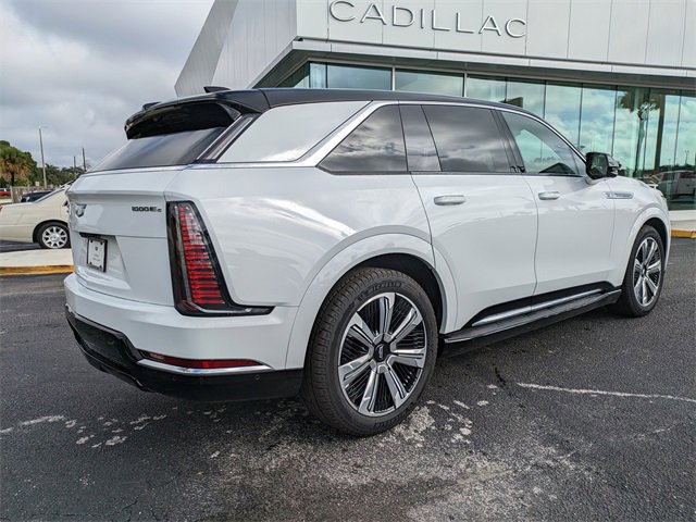 2025 Cadillac Escalade IQ Luxury photo 3