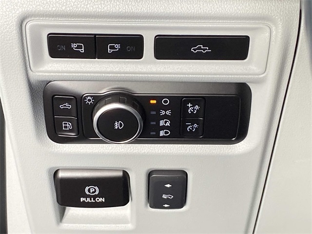 2023 Ford F-150 Limited photo 13