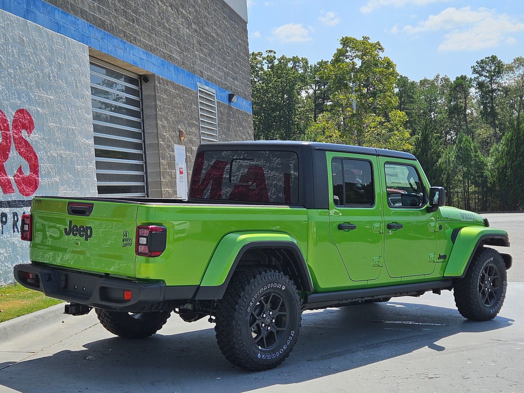 2025 Jeep Gladiator Willys photo 7