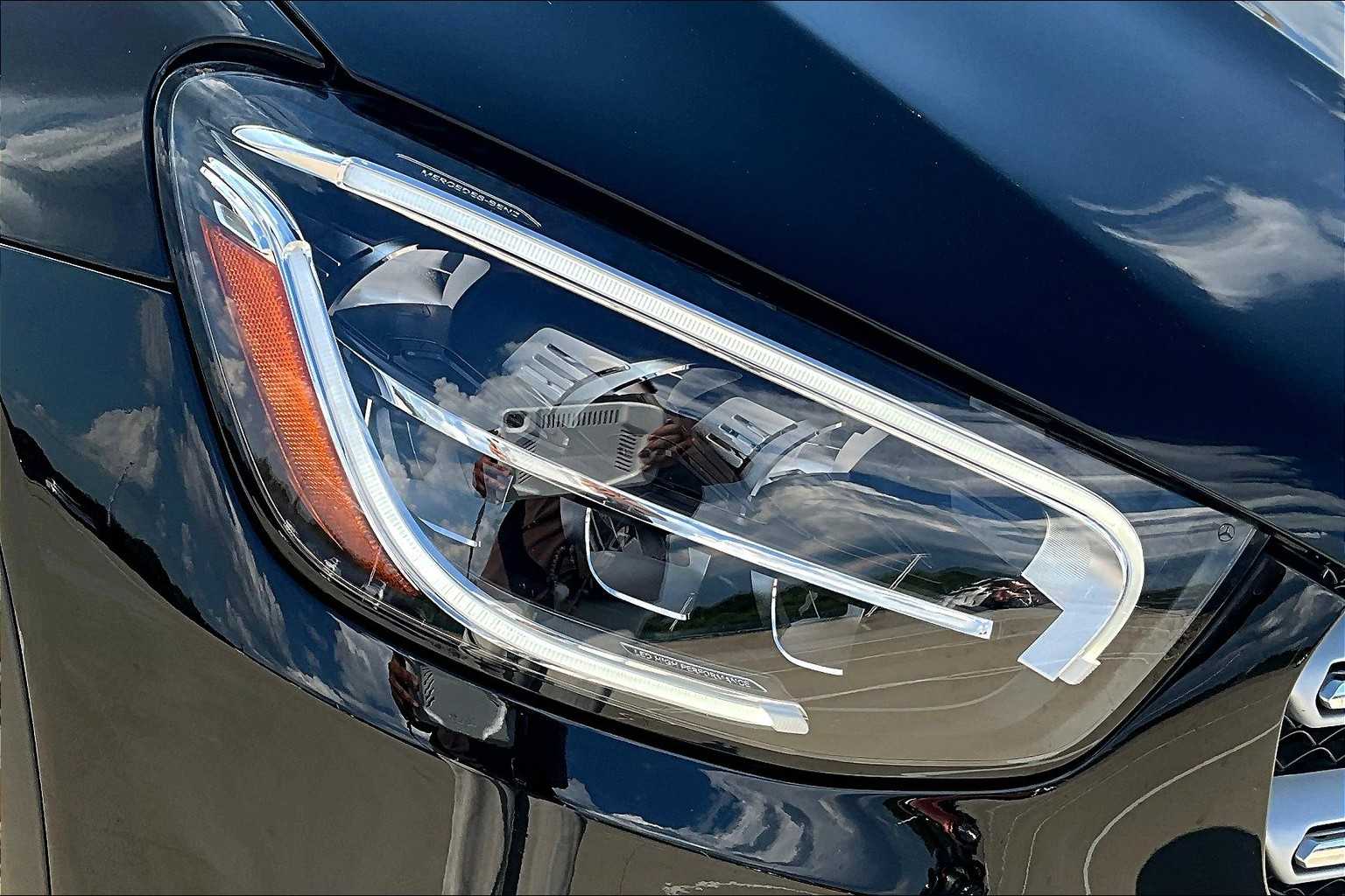2022 Mercedes Benz GLC 300 photo 25