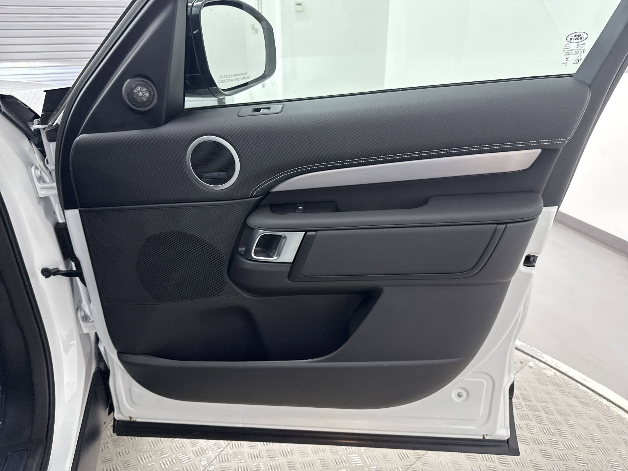 2024 Land Rover Discovery SE photo 31