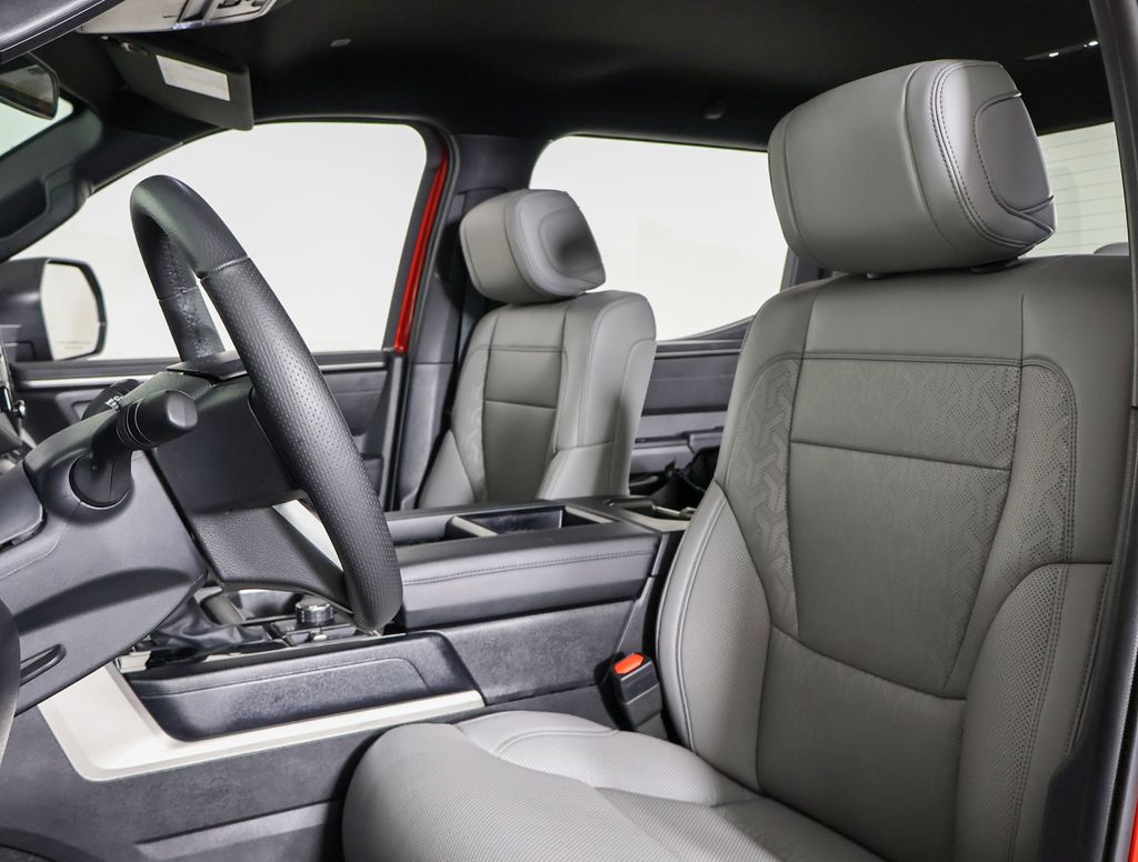 2025 Toyota Tundra SR5 photo 8