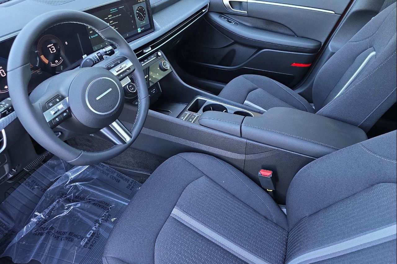 2025 Hyundai Sonata Hybrid SEL photo 9