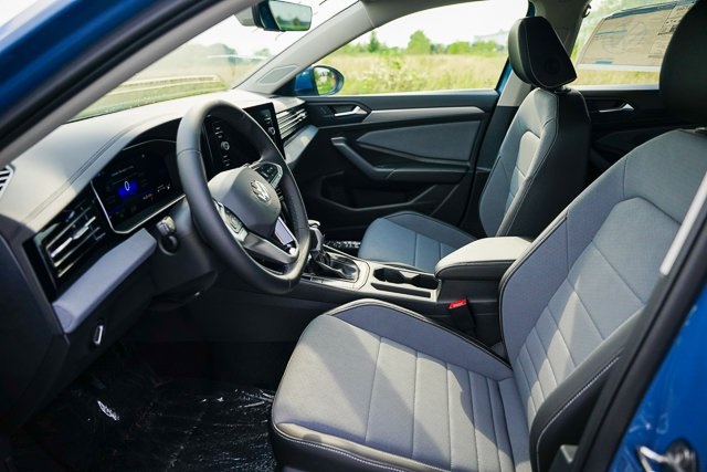 2025 Volkswagen Jetta 1.5T SE photo 4