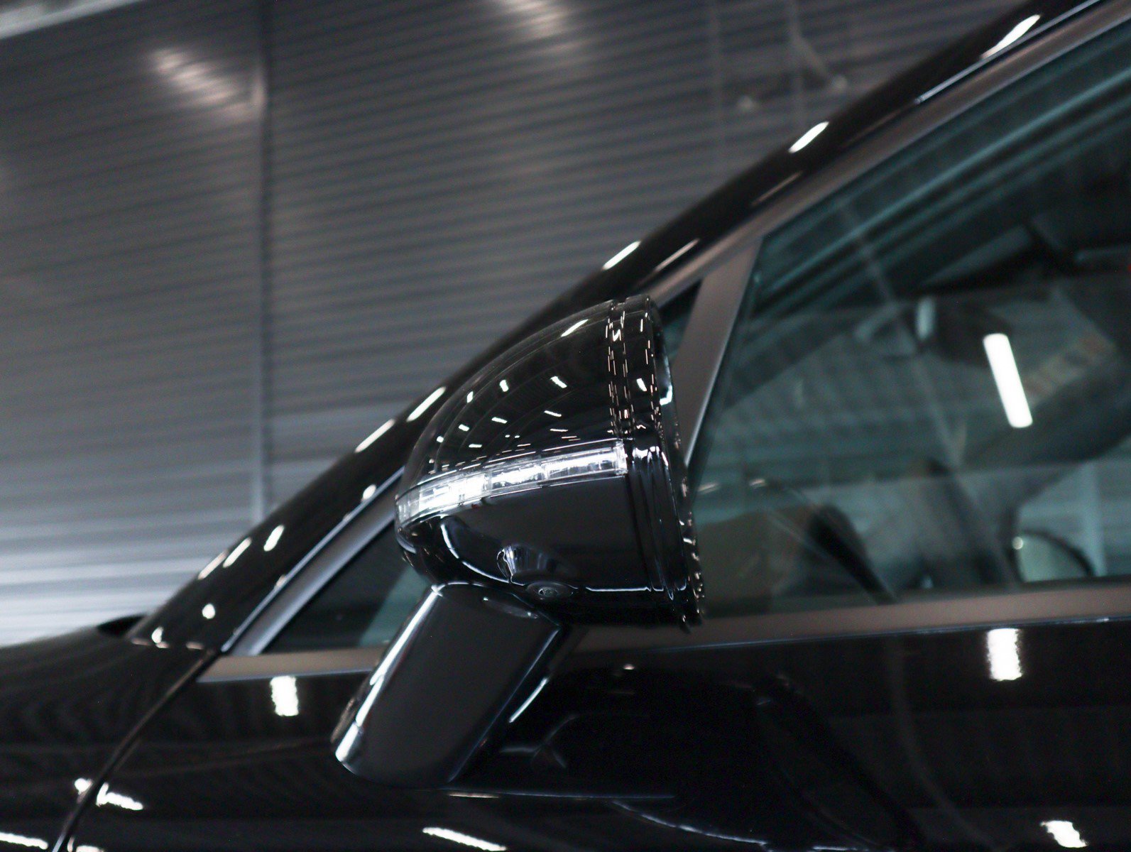 2025 Porsche Macan T photo 26