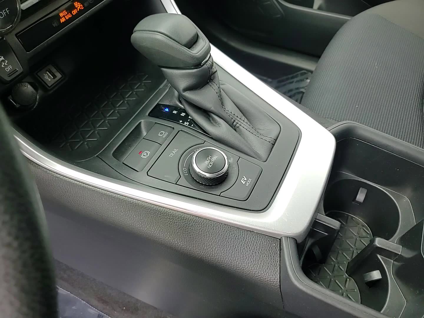 2023 Toyota RAV4 LE photo 18