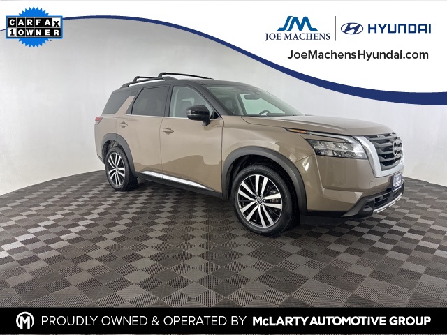 2023 Nissan Pathfinder Platinum's photo