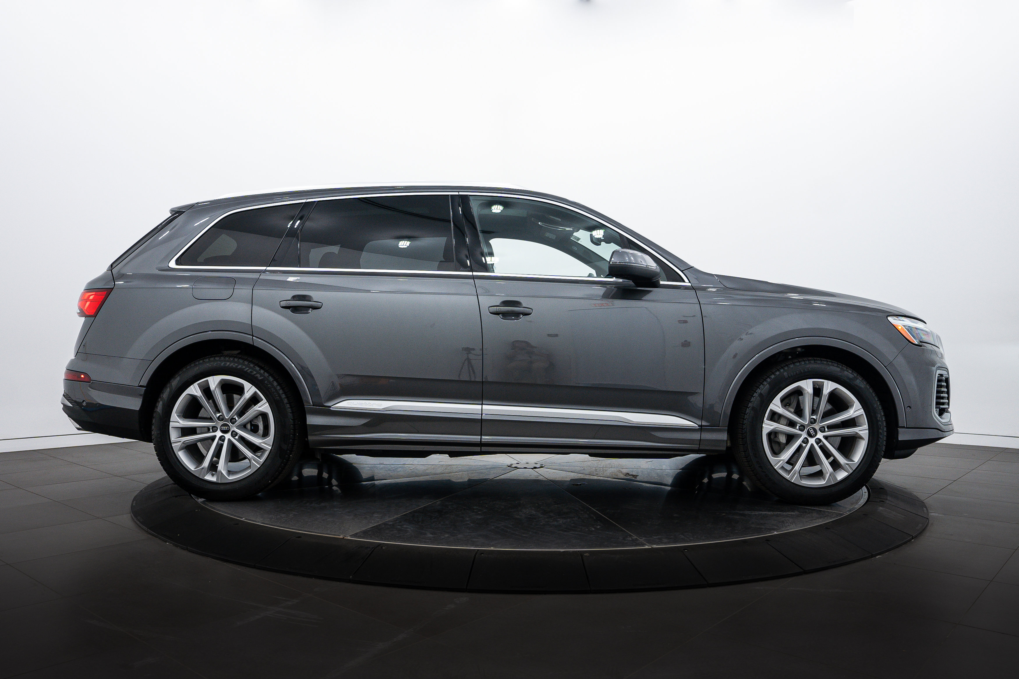 2025 Audi Q7 Prestige photo 2