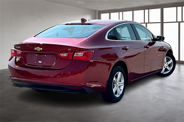 2024 Chevrolet Malibu 1LT photo 3