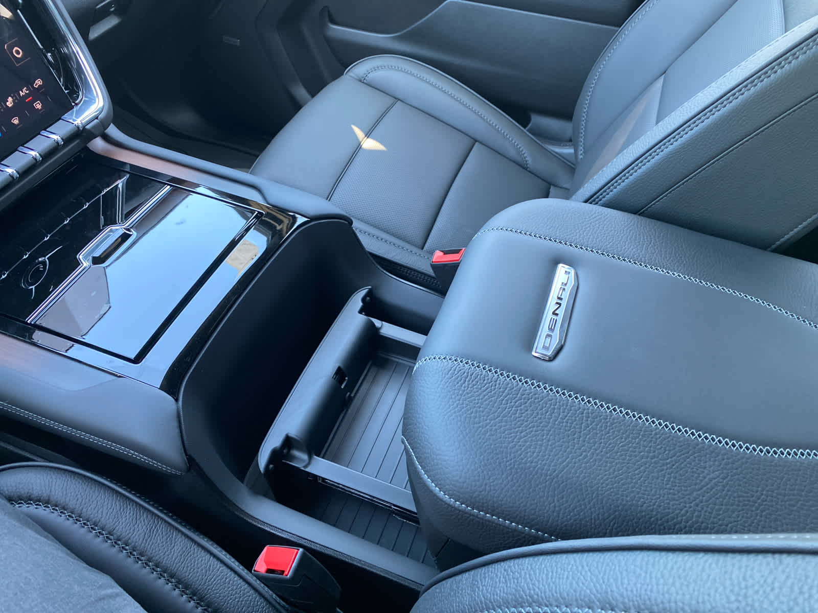 2025 Gmc Yukon Denali photo 27