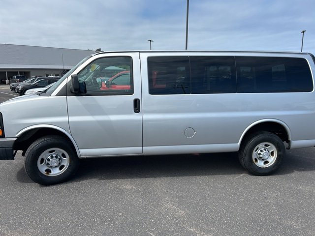 2016 Chevrolet Express Passenger 2500 LS photo 3