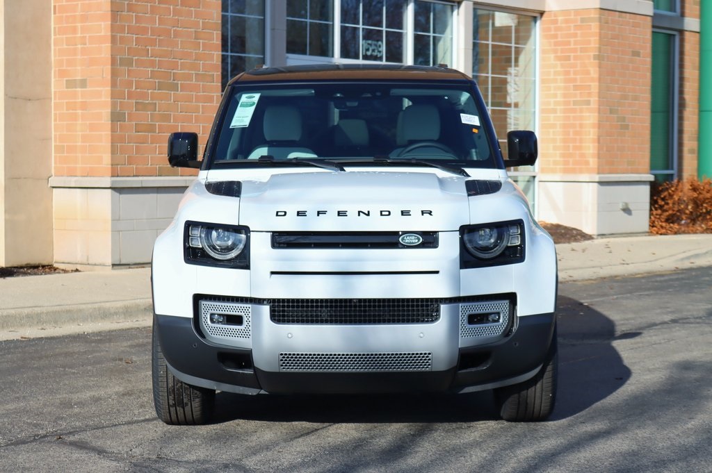 2025 Land Rover Defender 110 S photo 3