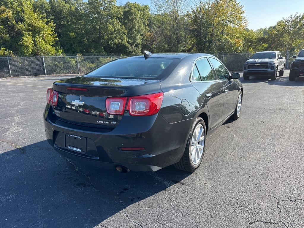 2015 Chevrolet Malibu LTZ photo 2