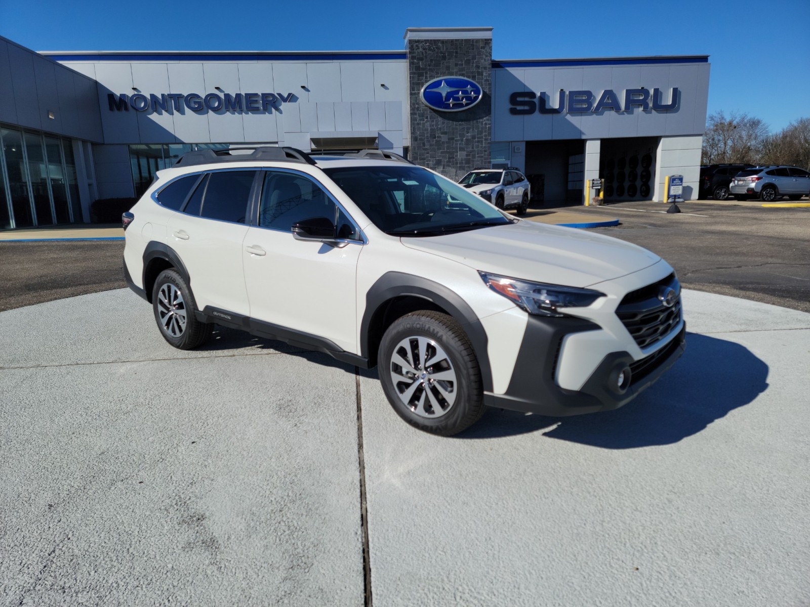 2025 Subaru Outback Premium's photo