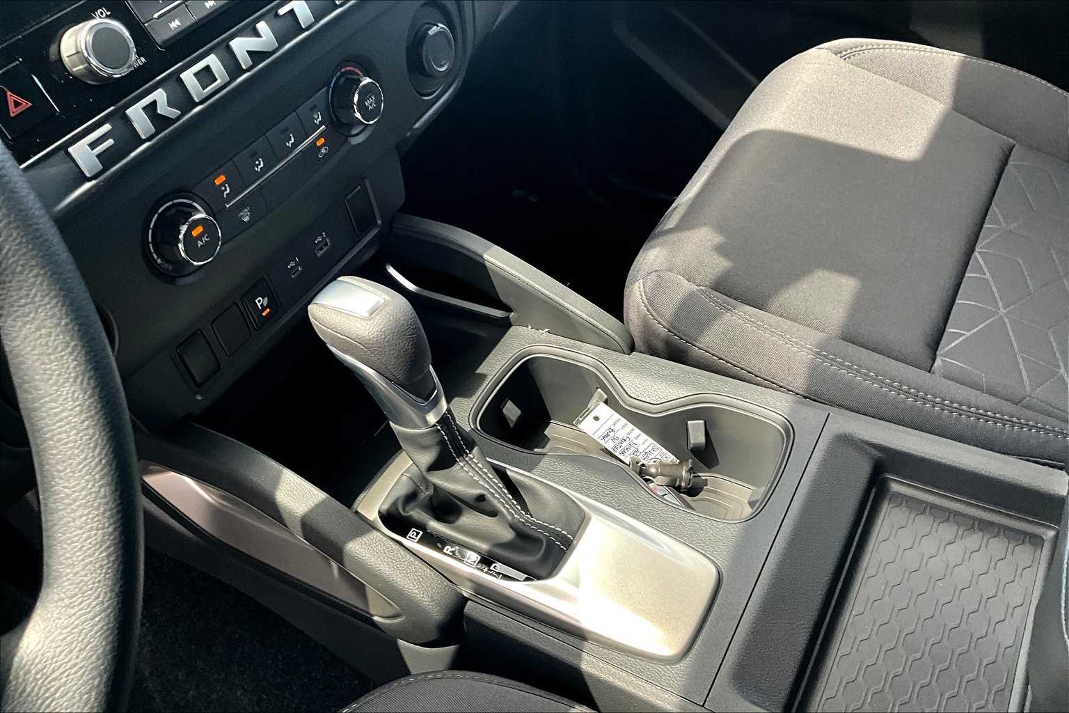 2025 Nissan Frontier SV photo 10