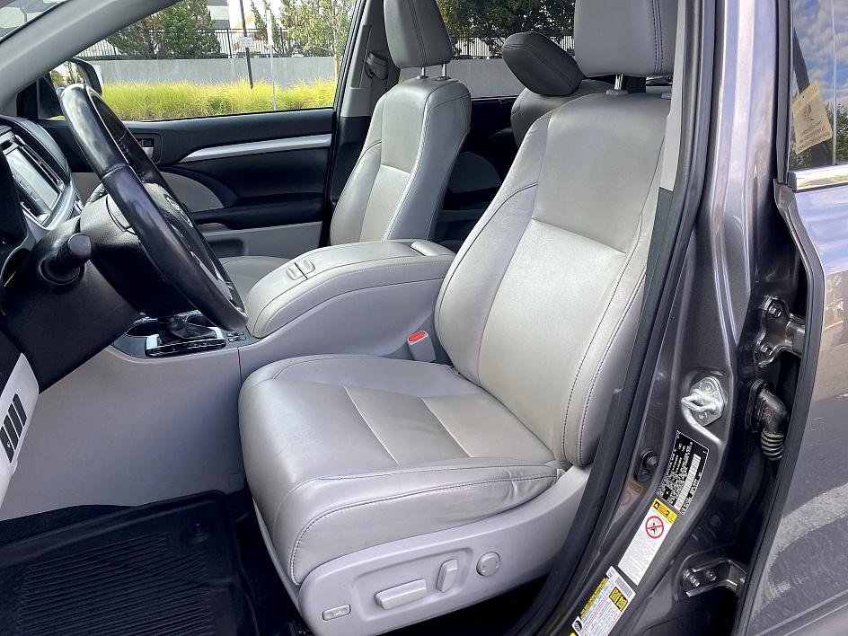 2019 Toyota Highlander XLE photo 13