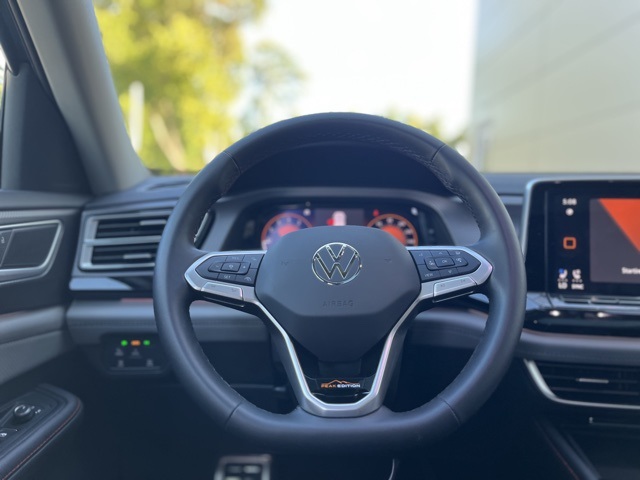 2024 Volkswagen Atlas Peak Edition SE Technology photo 33