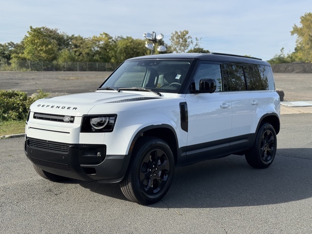 2026 Land Rover Defender S's photo