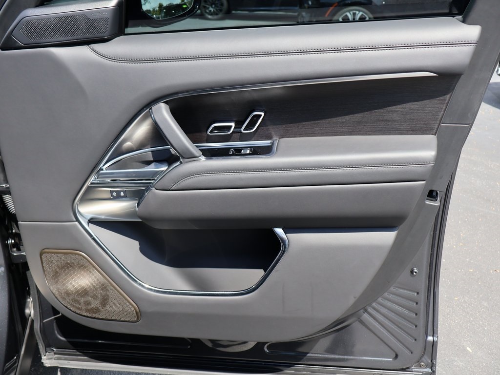 2024 Land Rover Range Rover Autobiography photo 2