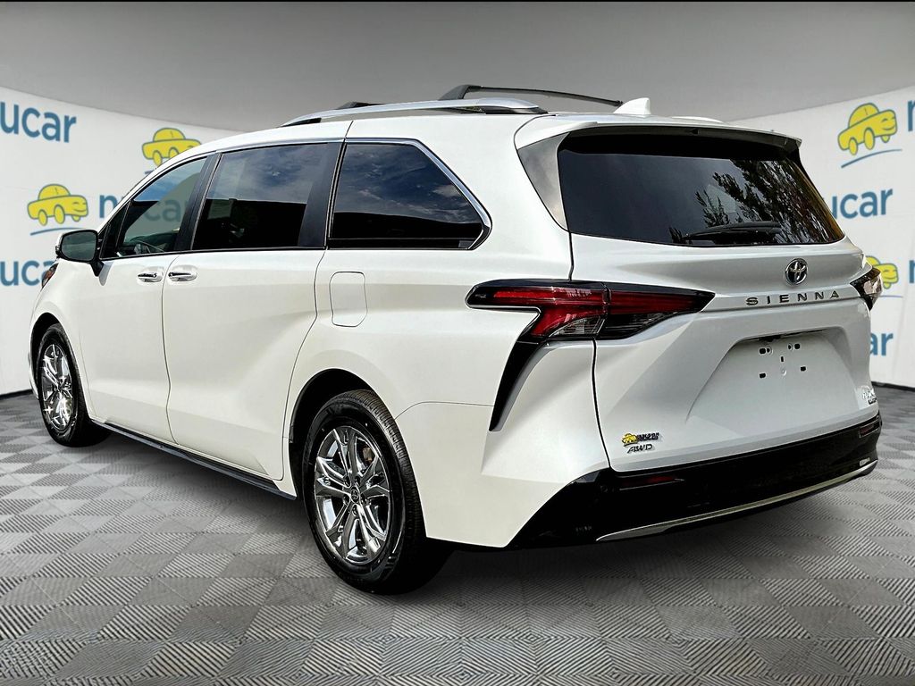 2022 Toyota Sienna Platinum photo 5
