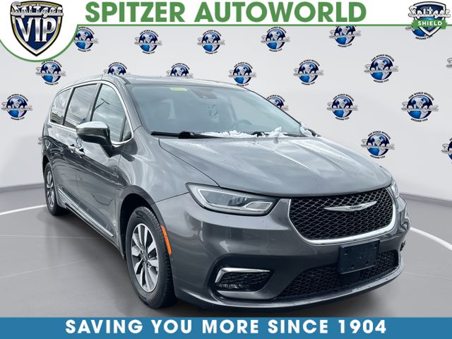 2022 Chrysler Pacifica Hybrid Limited's photo