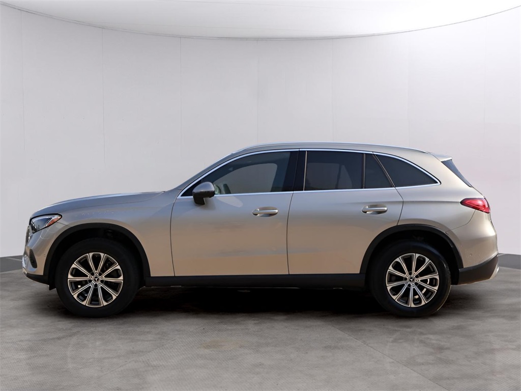 2023 Mercedes Benz GLC 300 4MATIC photo 3
