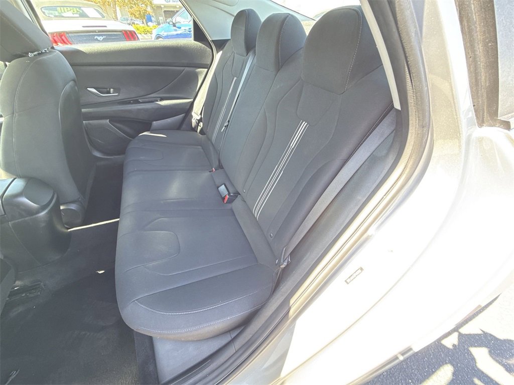 2023 Hyundai Elantra SEL photo 4
