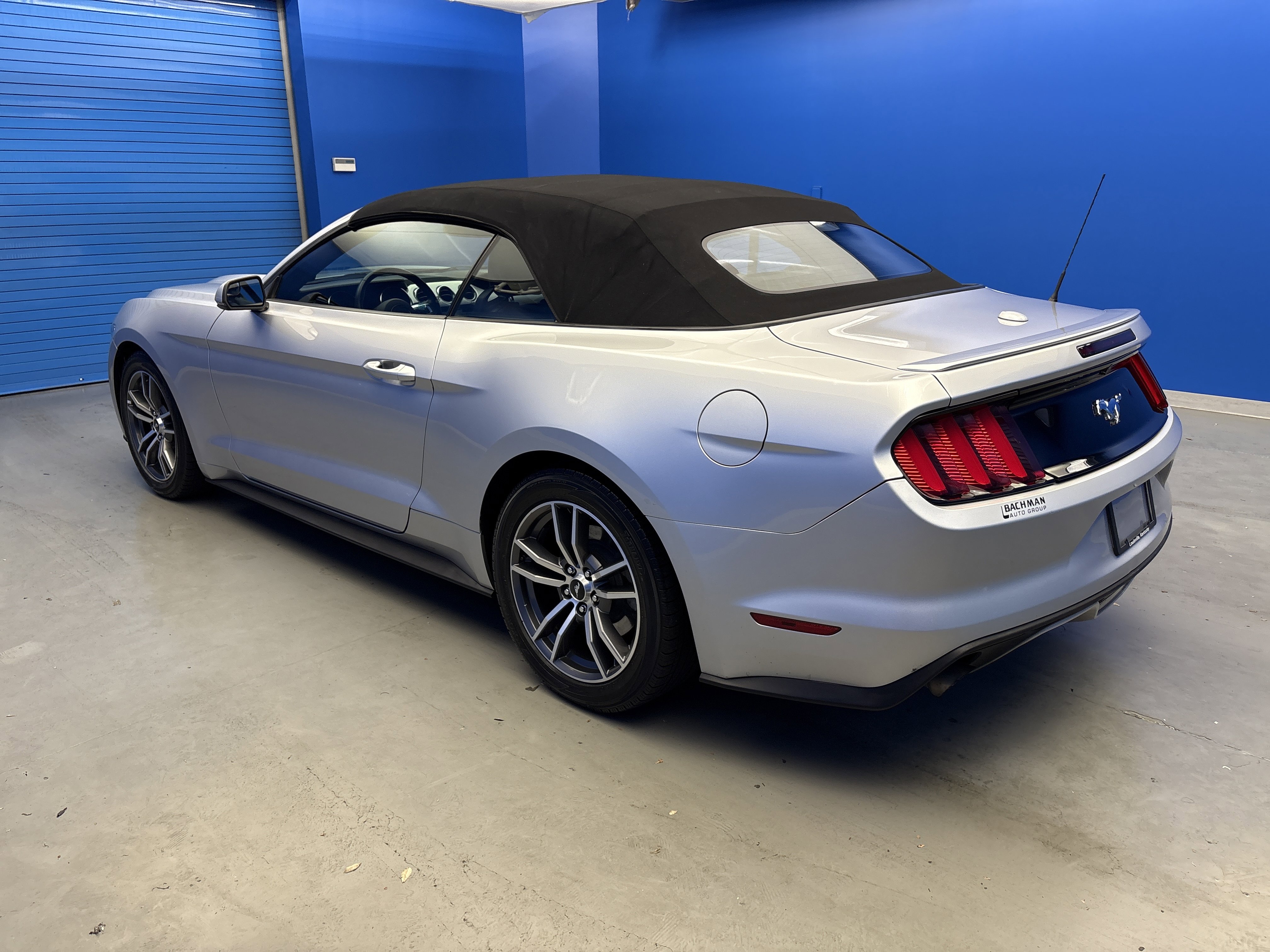 2016 Ford Mustang EcoBoost Premium photo 4