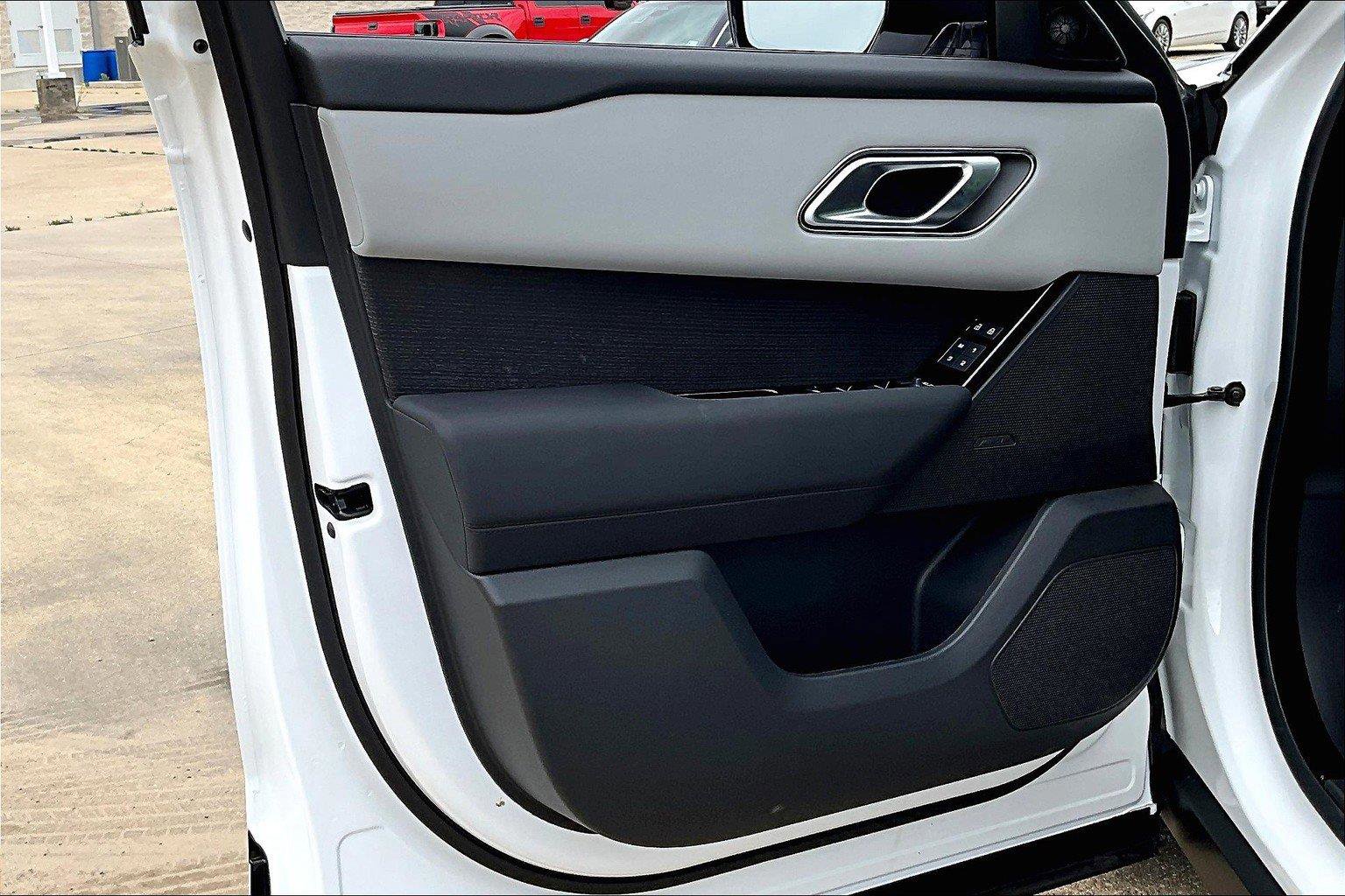 2025 Land Rover Range Rover Velar SE photo 10