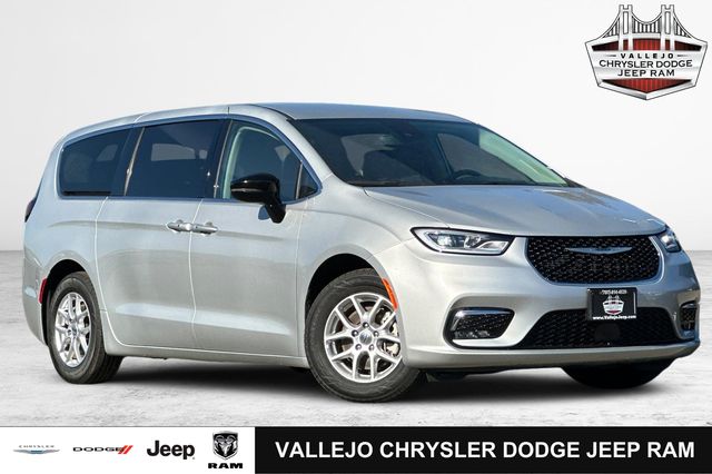 2024 Chrysler Pacifica Touring L's photo