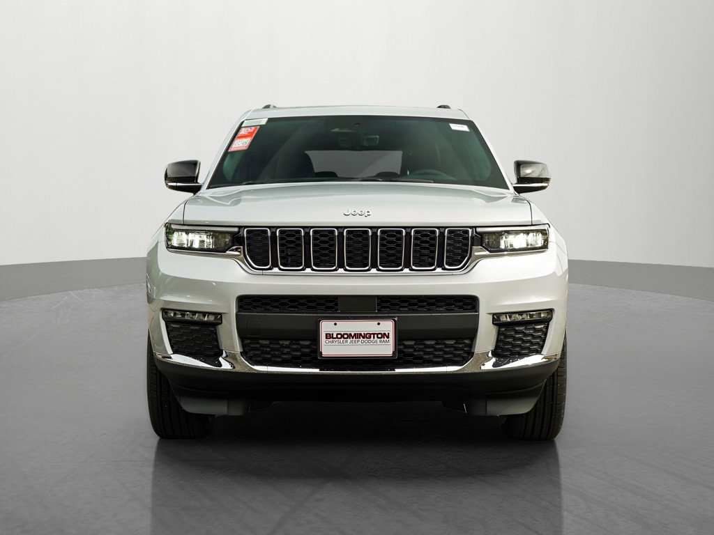 2025 Jeep Grand Cherokee Limited photo 2