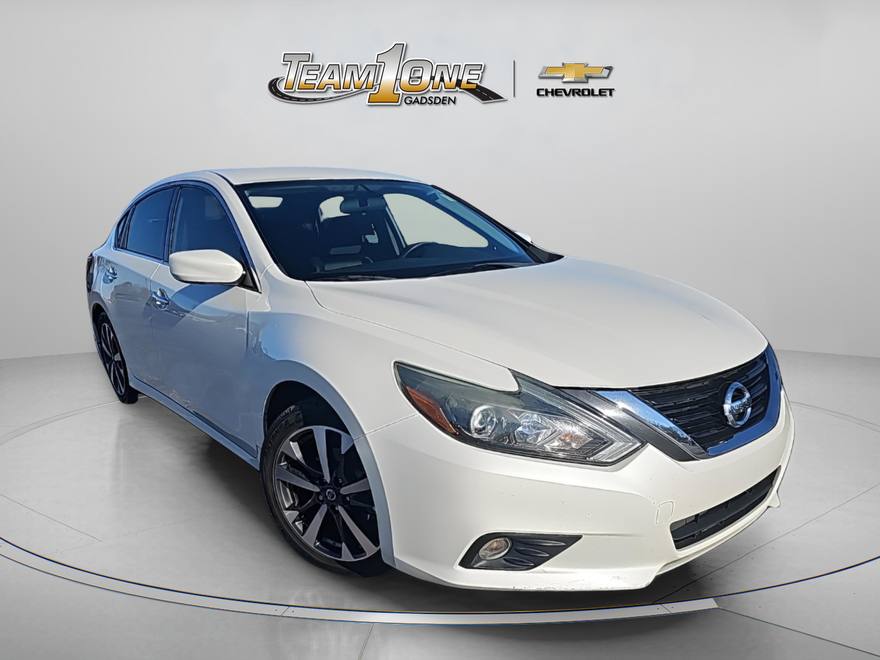2017 Nissan Altima SR's photo