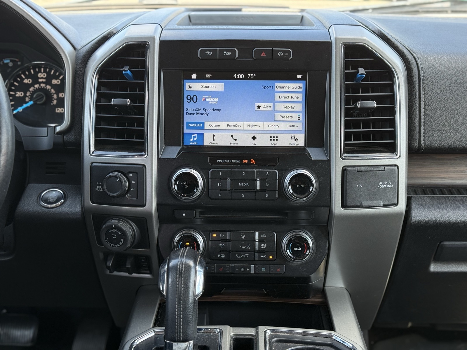 2017 Ford F-150 Lariat photo 19