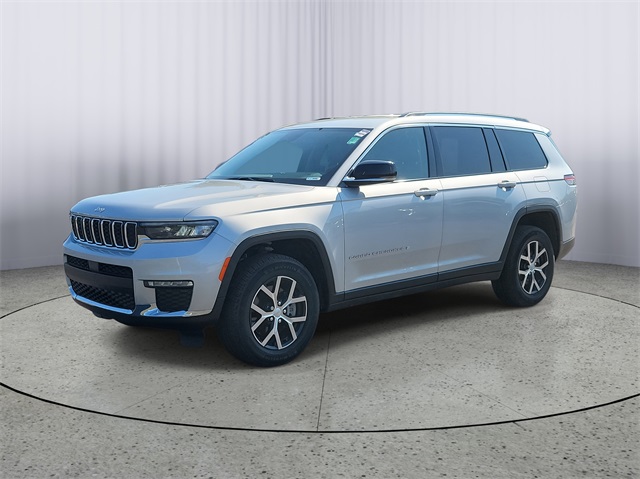 2023 Jeep Grand Cherokee Limited photo 2