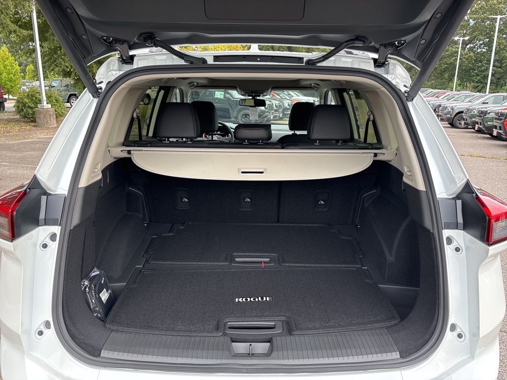 2026 Nissan Rogue Platinum photo 8