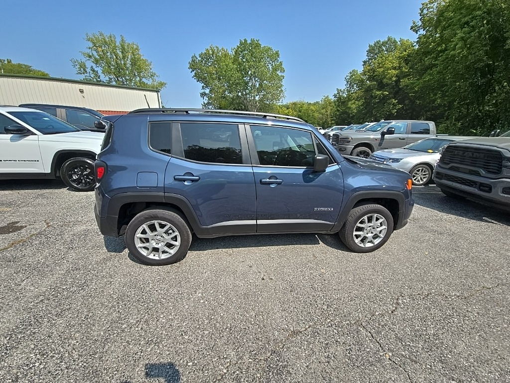 2022 Jeep Renegade Latitude photo 7