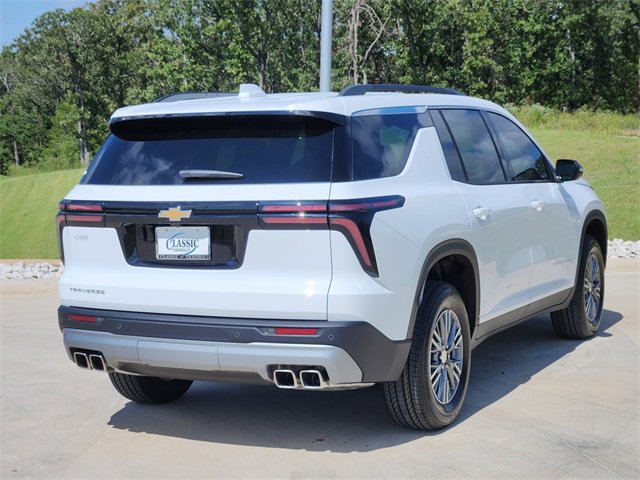 2026 Chevrolet Traverse photo 2