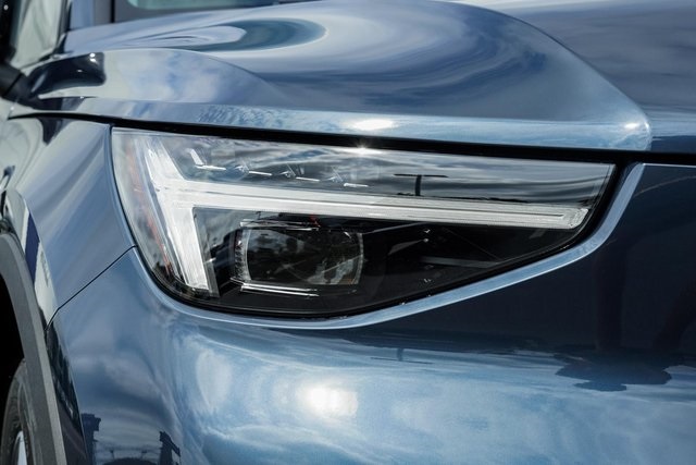 2026 Volvo XC40 AWD photo 11