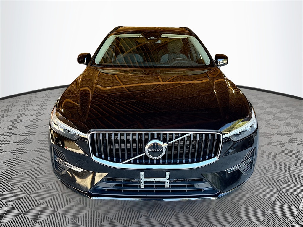 2023 Volvo XC60 B5 Core photo 2
