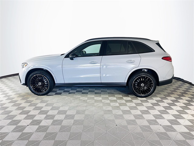2026 Mercedes Benz GLC 300 4MATIC photo 3